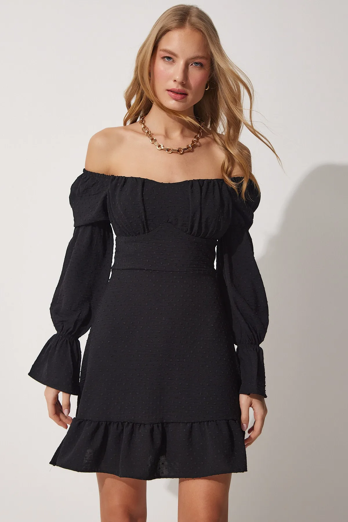 Happiness İstanbul  Strukturiertes Volantkleid mit Carmen-Kragen
