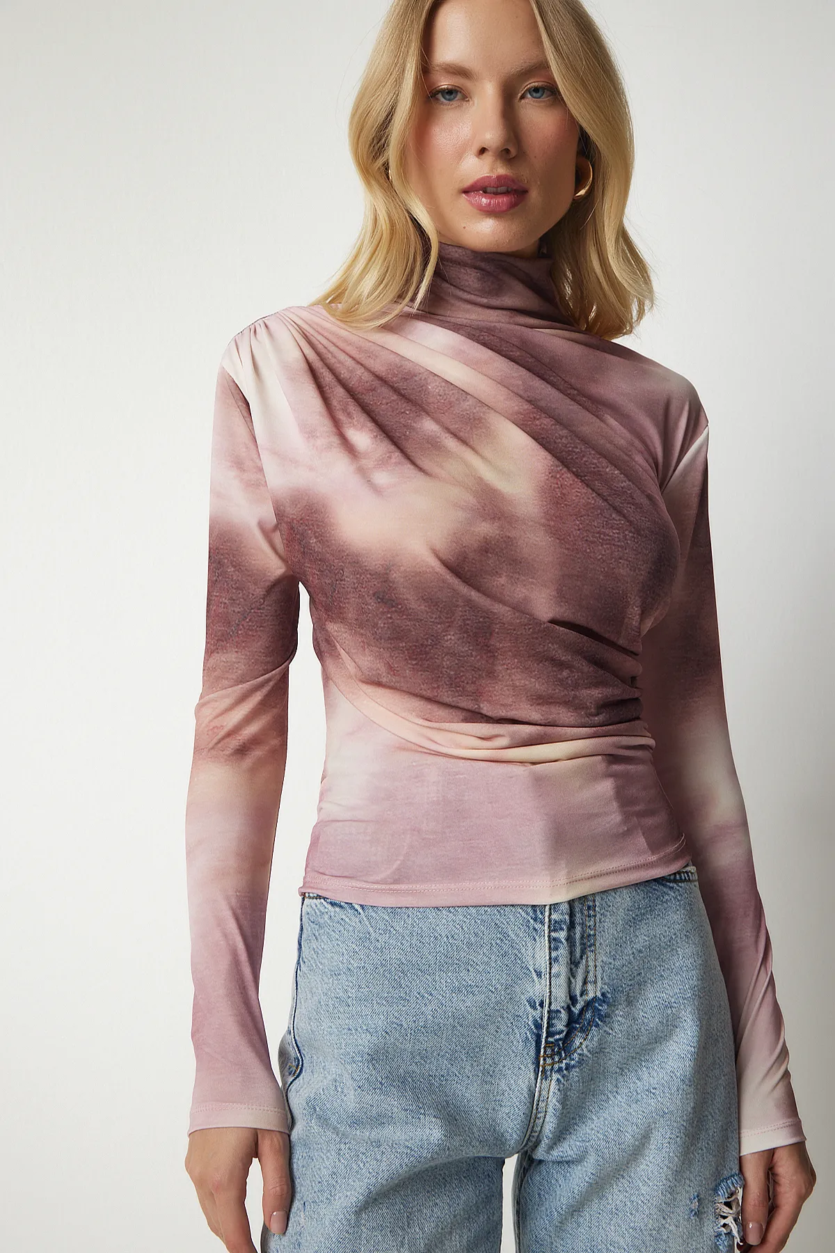 Happiness İstanbul  Puderfarbene, drapierte Sandy-Bluse mit hohem Kragen für Damen FF00138