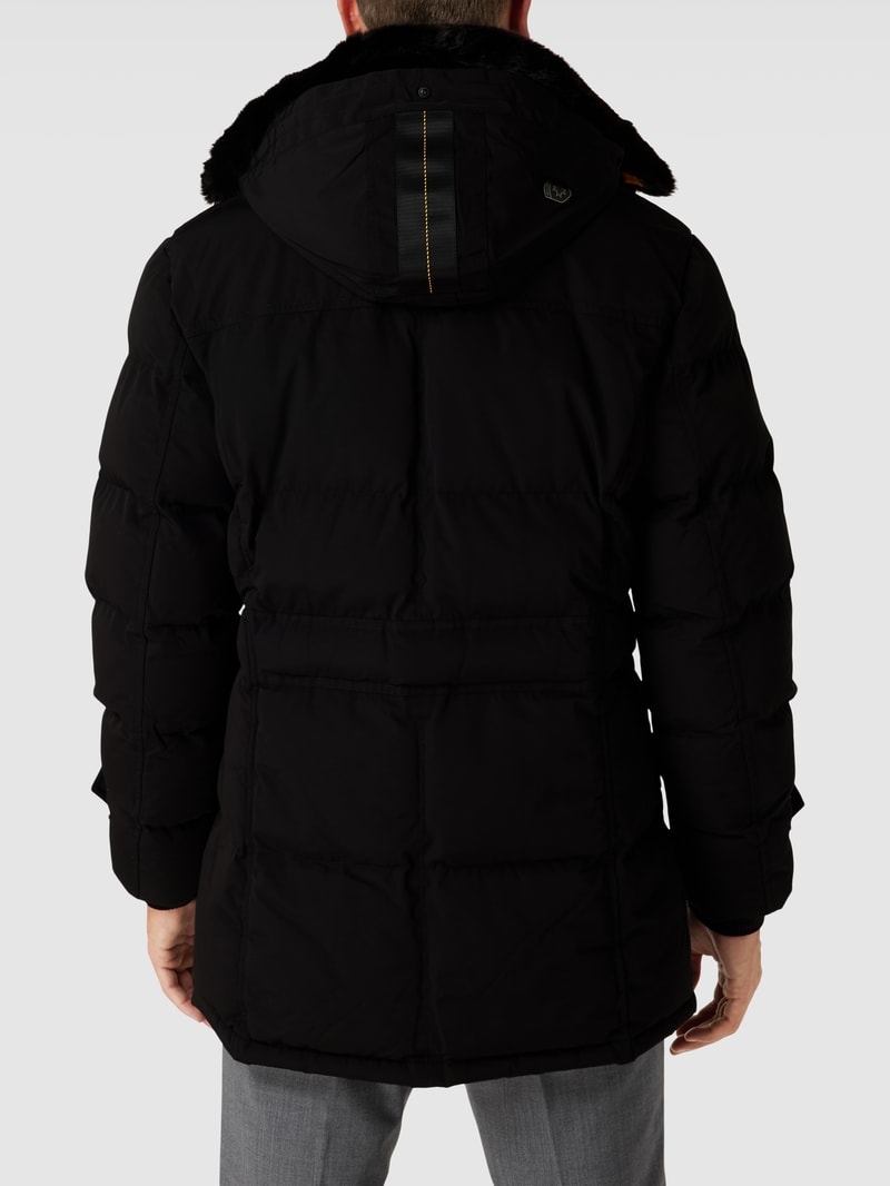 Steppjacke mit Label-Patch in schwarz