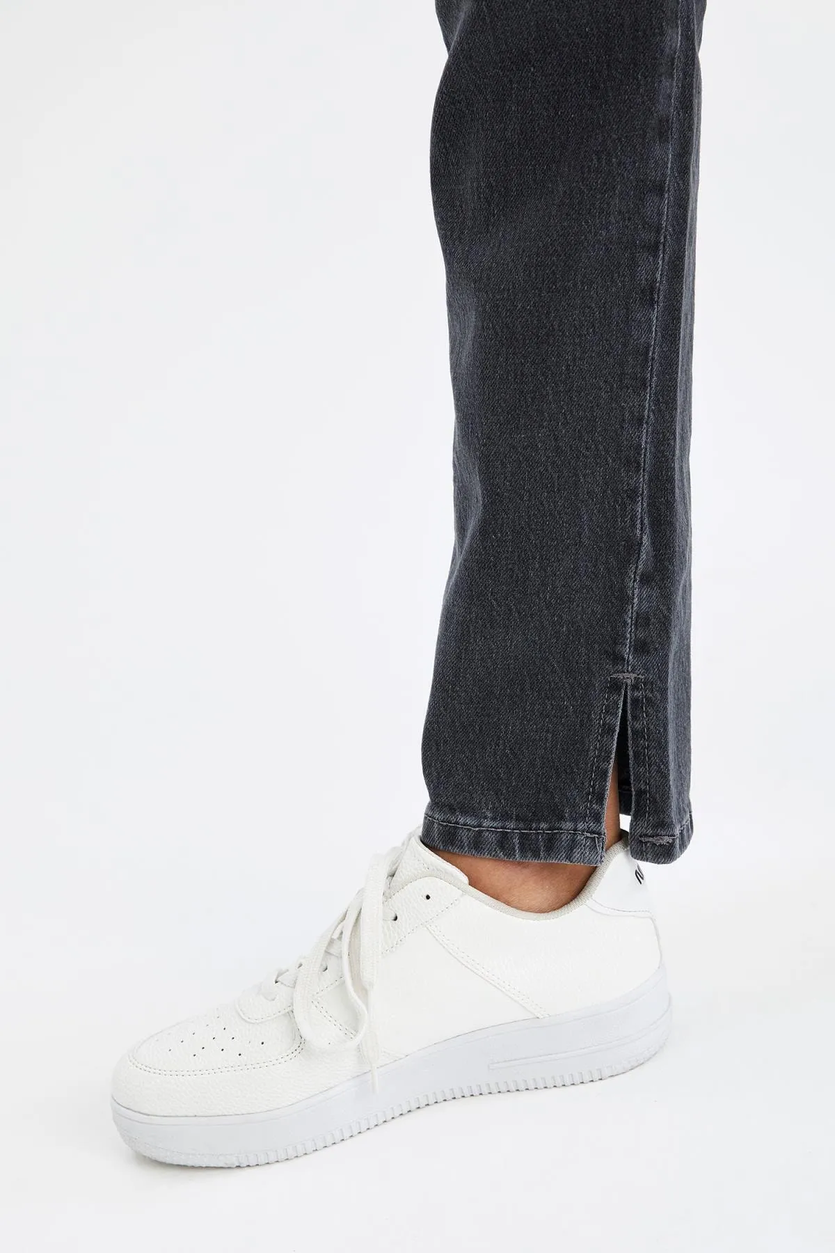 DeFacto  Slim-Jeanshose im Split-Fit mit hoher Taille und detailliertem Schlitz
