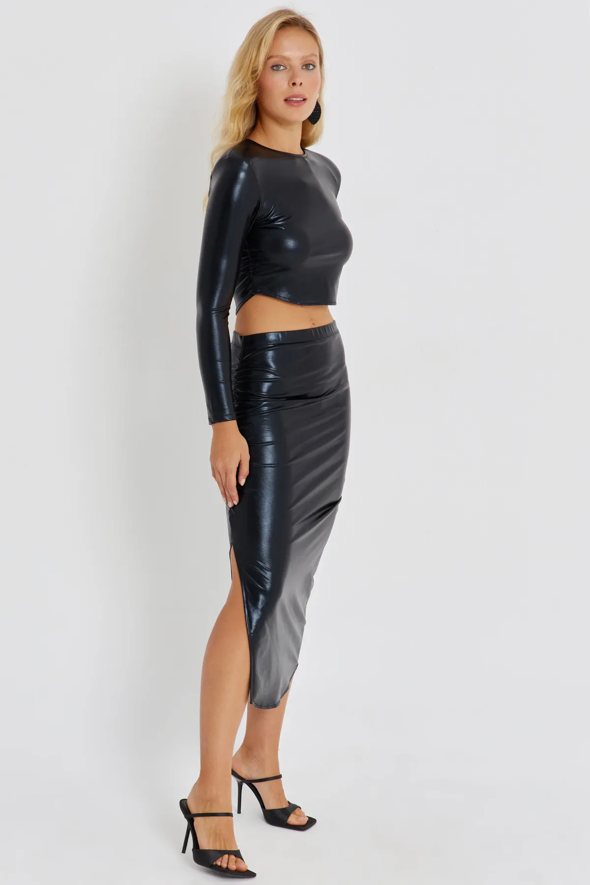 Cool & Sexy  Schwarzer, geraffter, glänzender Rockanzug für Damen KED4046