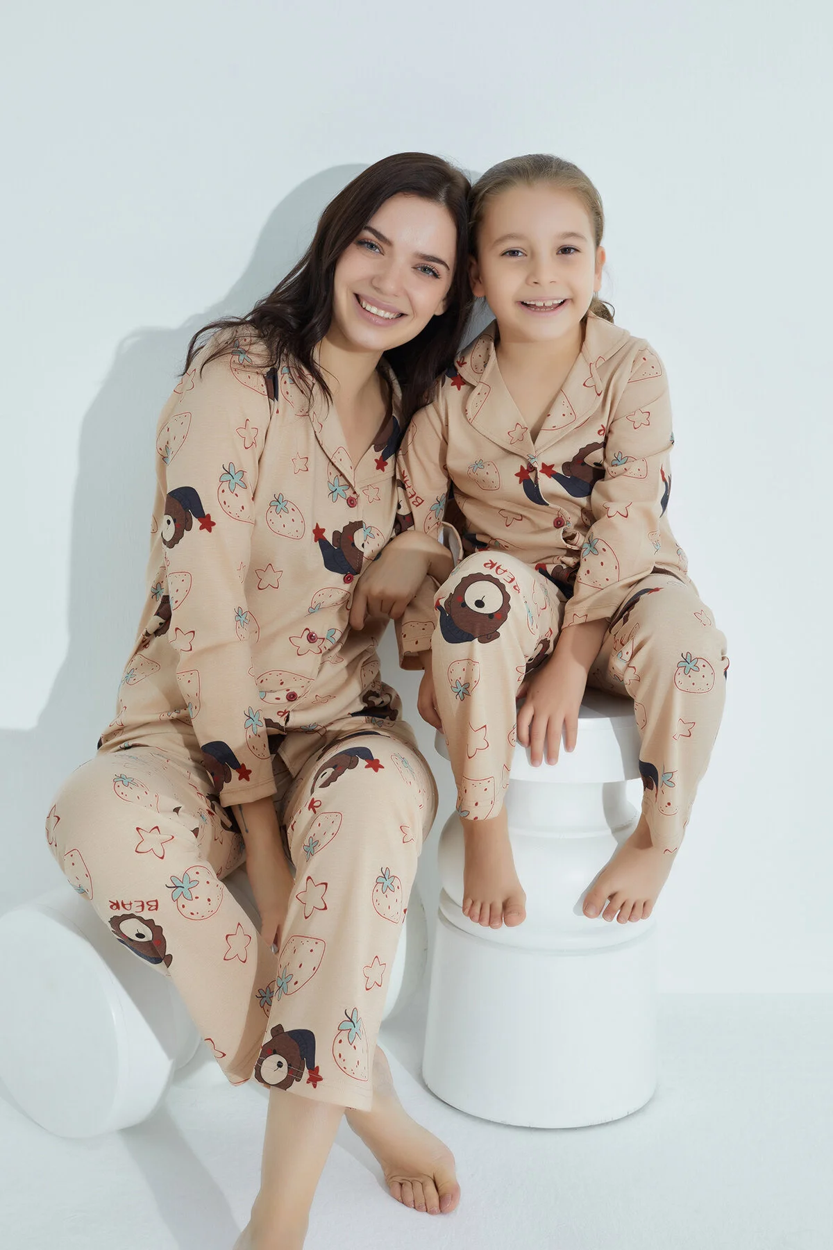 STRAWBERRY  Pyjama-Set aus Baumwolle mit Knöpfen