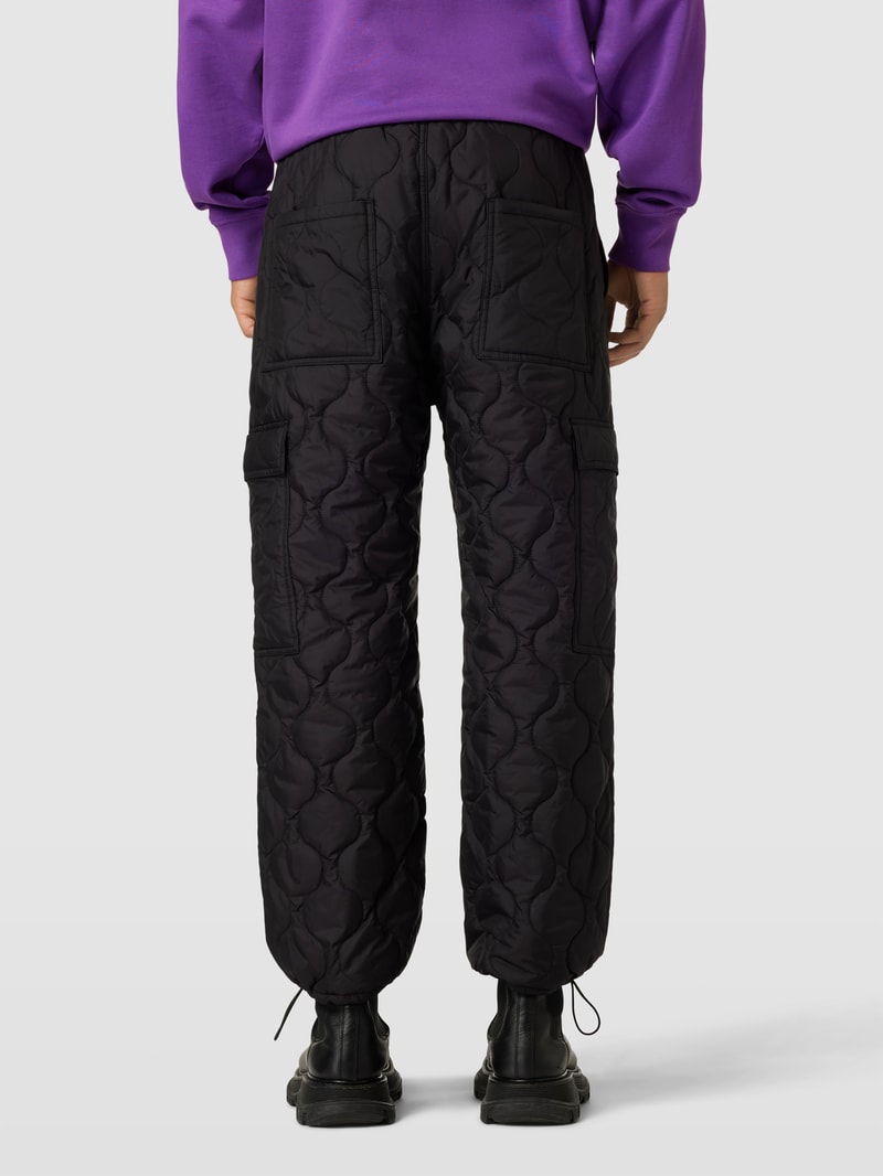 Jogpants mit Steppnähten in schwarz