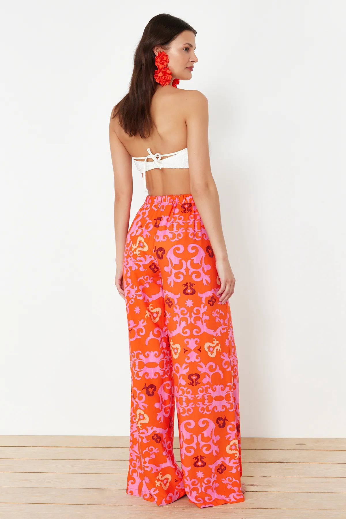 Trendyol Collection  Gewebte Hose mit ethnischem Muster TBESS24PL00018