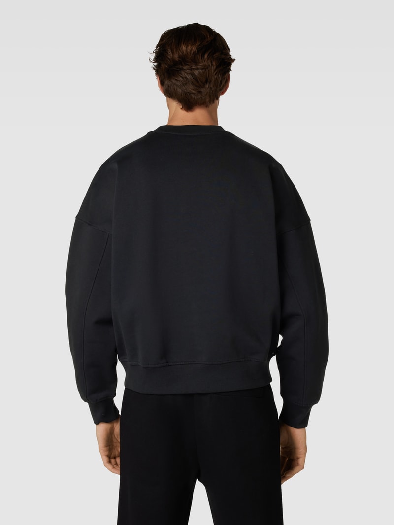 Sweatshirt mit gerippten Abschlüssen in schwarz