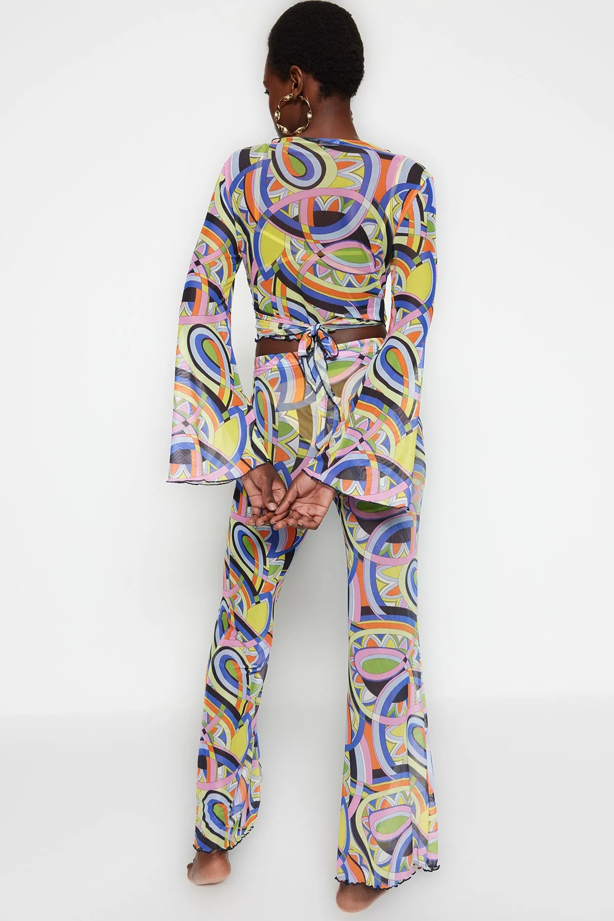 Trendyol Collection  Set aus gewebter Bluse und Hose mit abstraktem Muster und Bindeband TBESS23AU00008