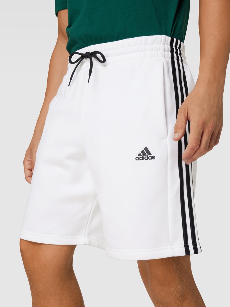 Shorts mit Label-Stitching in weiß