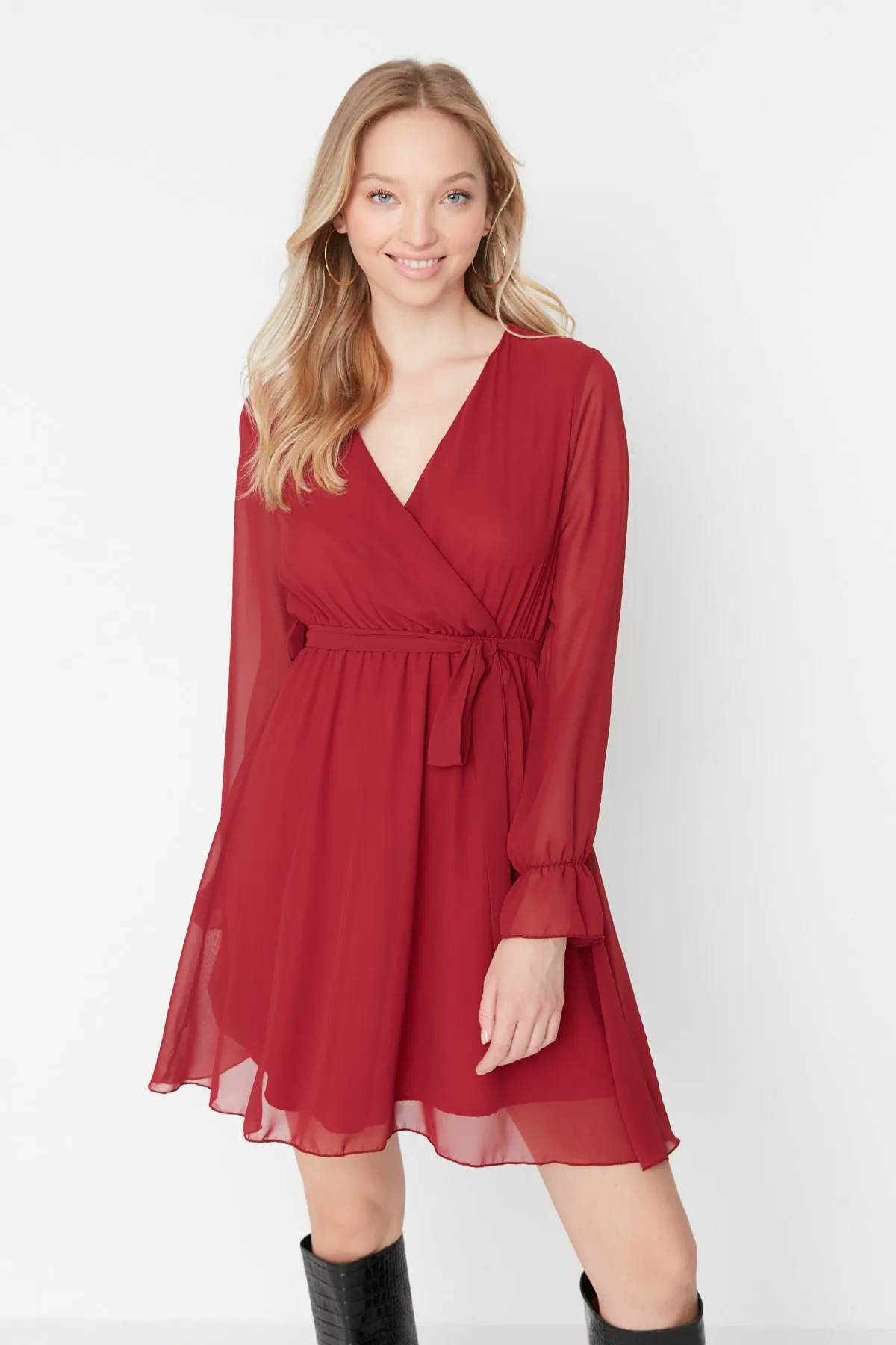 Trendyol Collection  Burgunderrotes, gefüttertes, zweireihiges Webkleid mit Gürtel TWOAW20EL0789