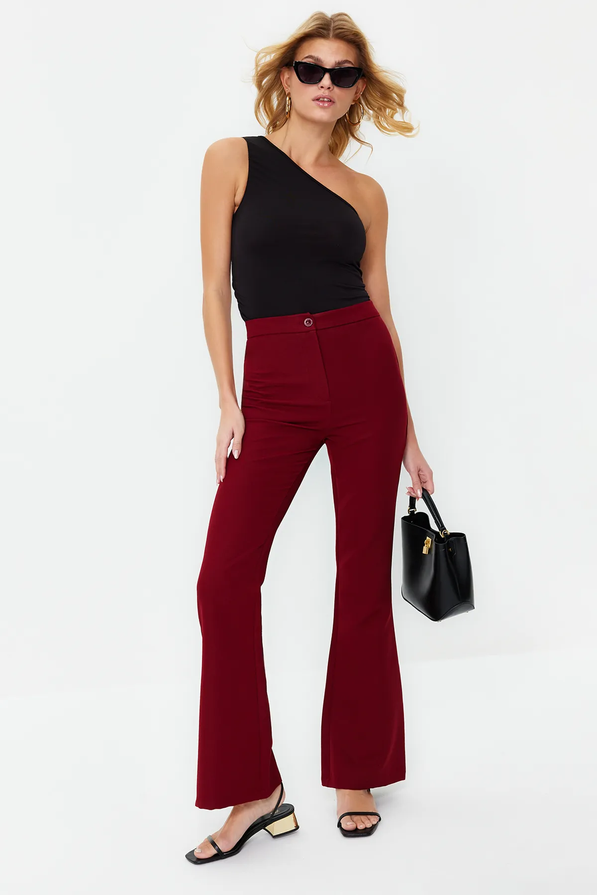 Trendyol Collection  Burgunderrote, gewebte Hose mit ausgestelltem Bein und hoher Taille TWOAW20PL0094