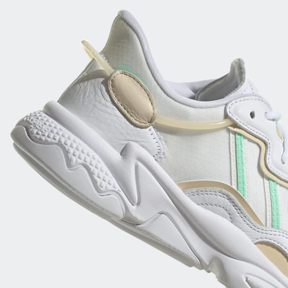 adidas Ozweego GW4650 / weiss