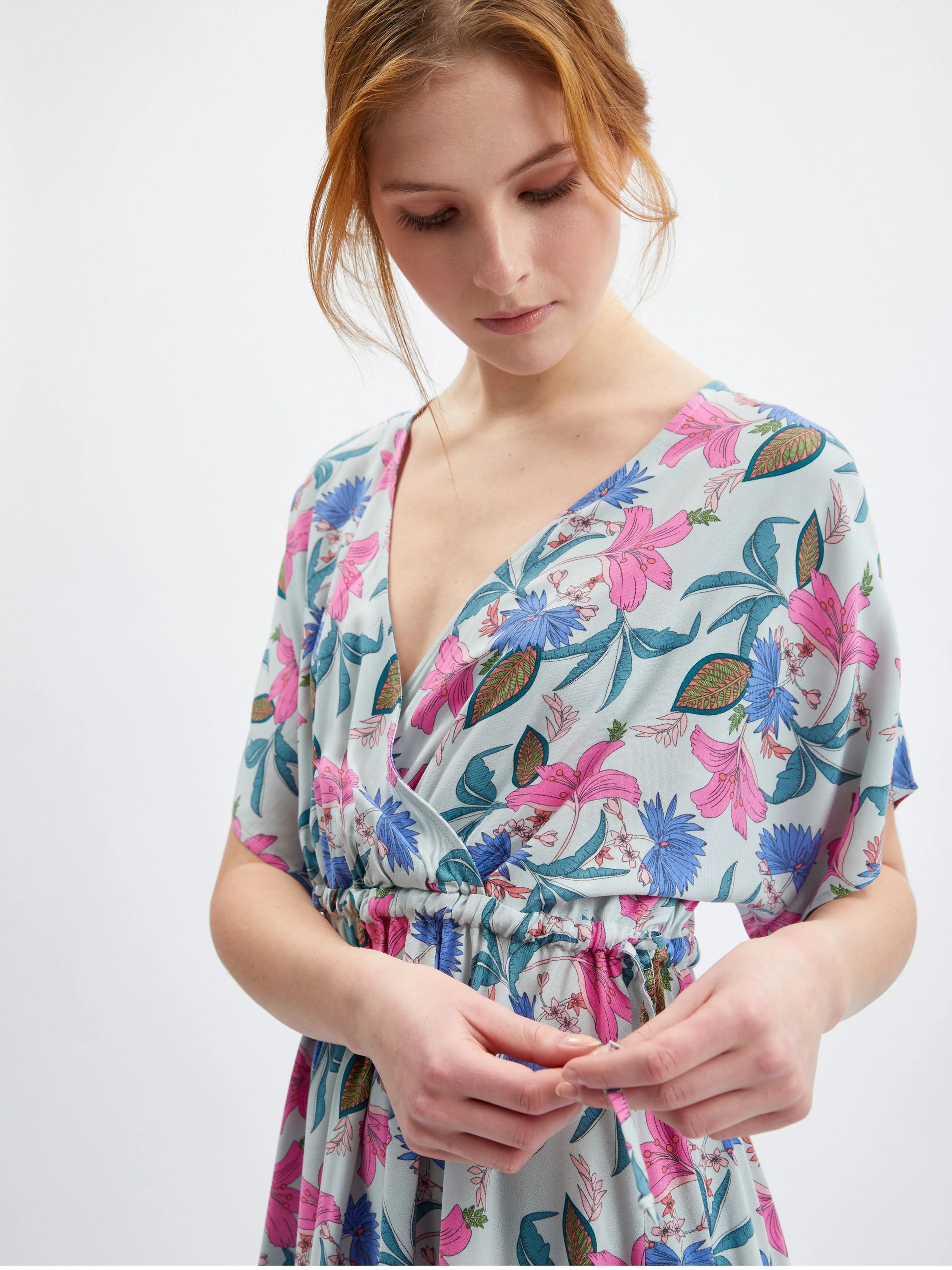 Hellblaues geblümtes Kleid ORSAY