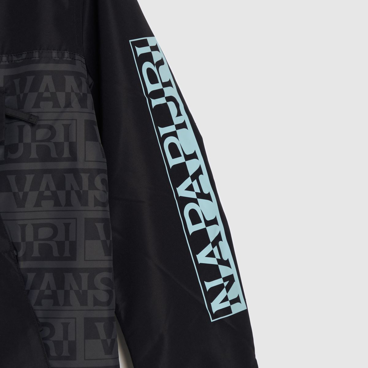 Vans – Napapijri-jacka i svart