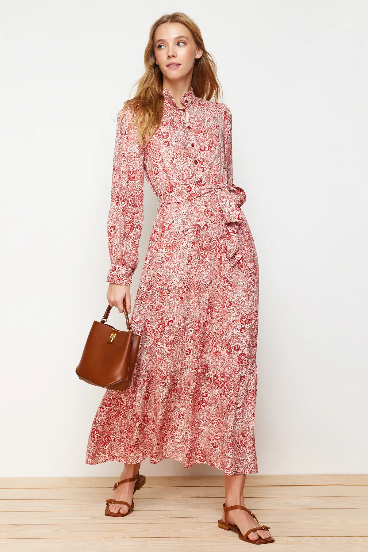 Trendyol Modest  Kleid aus gewebter Viskose mit Zimtblumenmuster TCTSS24EB00074
