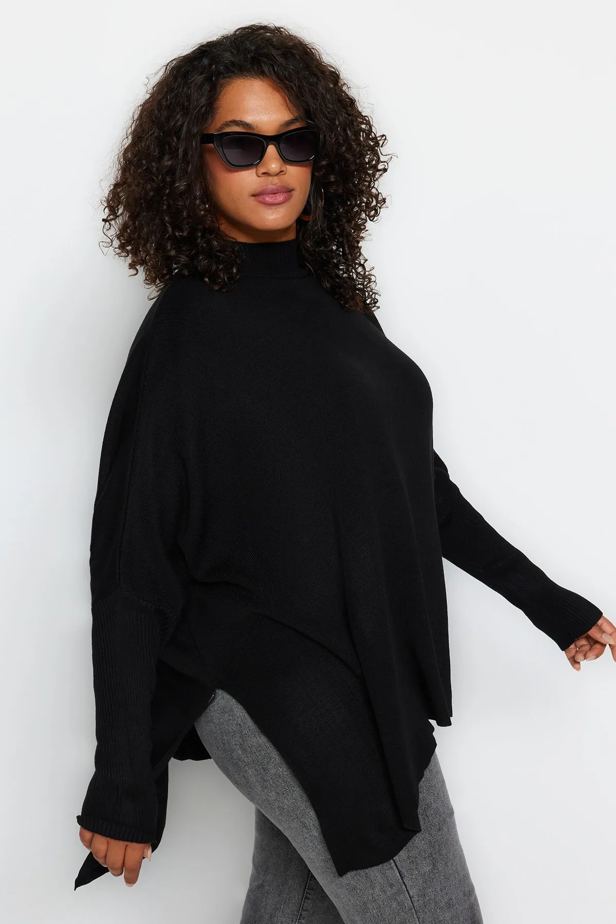 Trendyol Curve  Schwarzer, geschlitzter, detaillierter Strickpullover