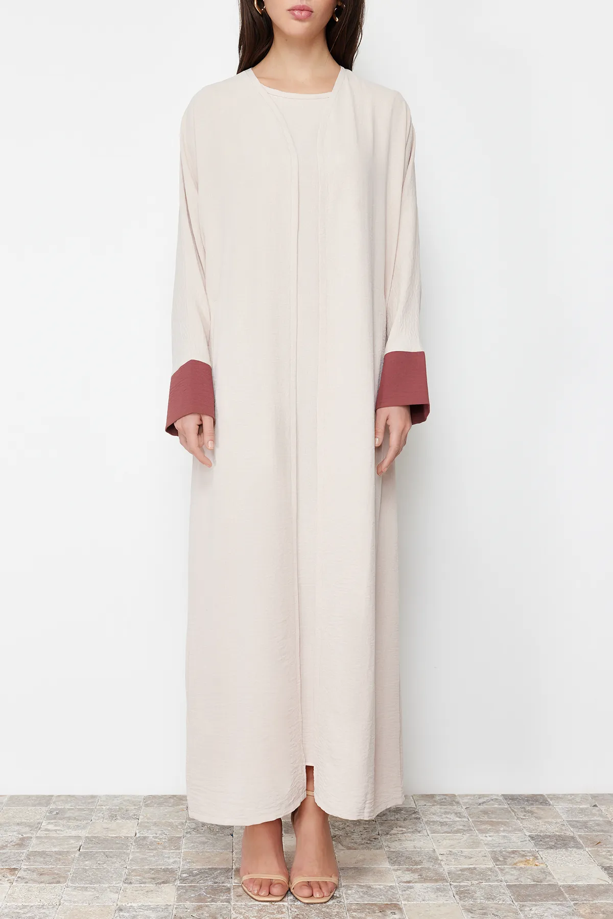 Trendyol Modest  Steinfarbenes Aerobin Ferace Abaya & Kleid, 2-teiliges gewebtes Set TCTSS24US00033