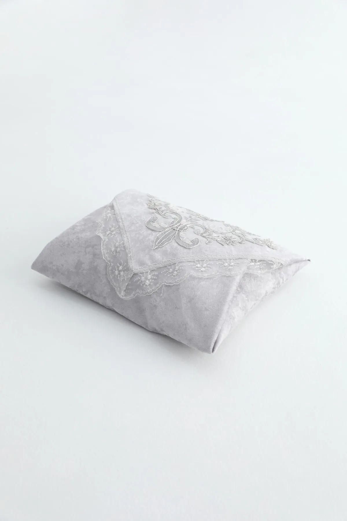 FAVORA  Karel French Guipure Dowry Box Velvet Bundle – Grau