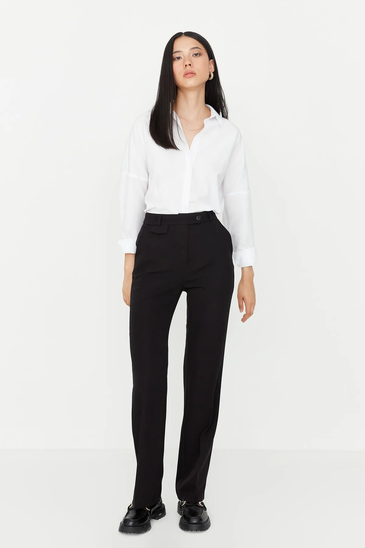 Trendyol Collection  Schwarze Hose mit hohem Bund und weitem Bein/Webhose mit weitem Bein TWOAW23PL00240