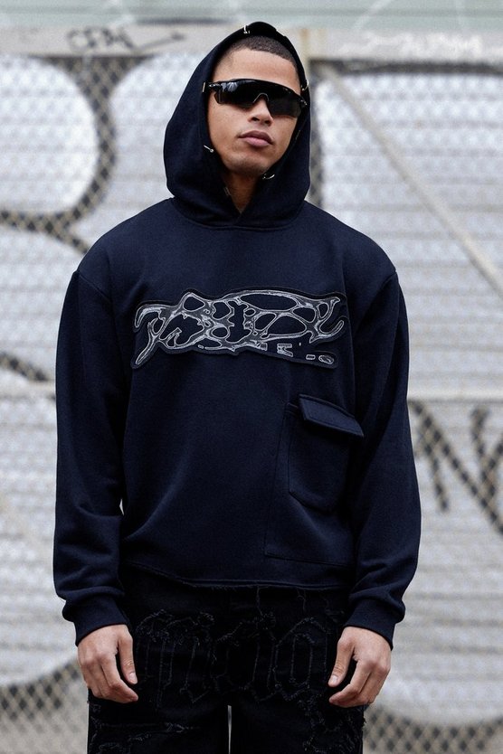 Kastiger Oversize Hoodie mit zerrissener Applikation