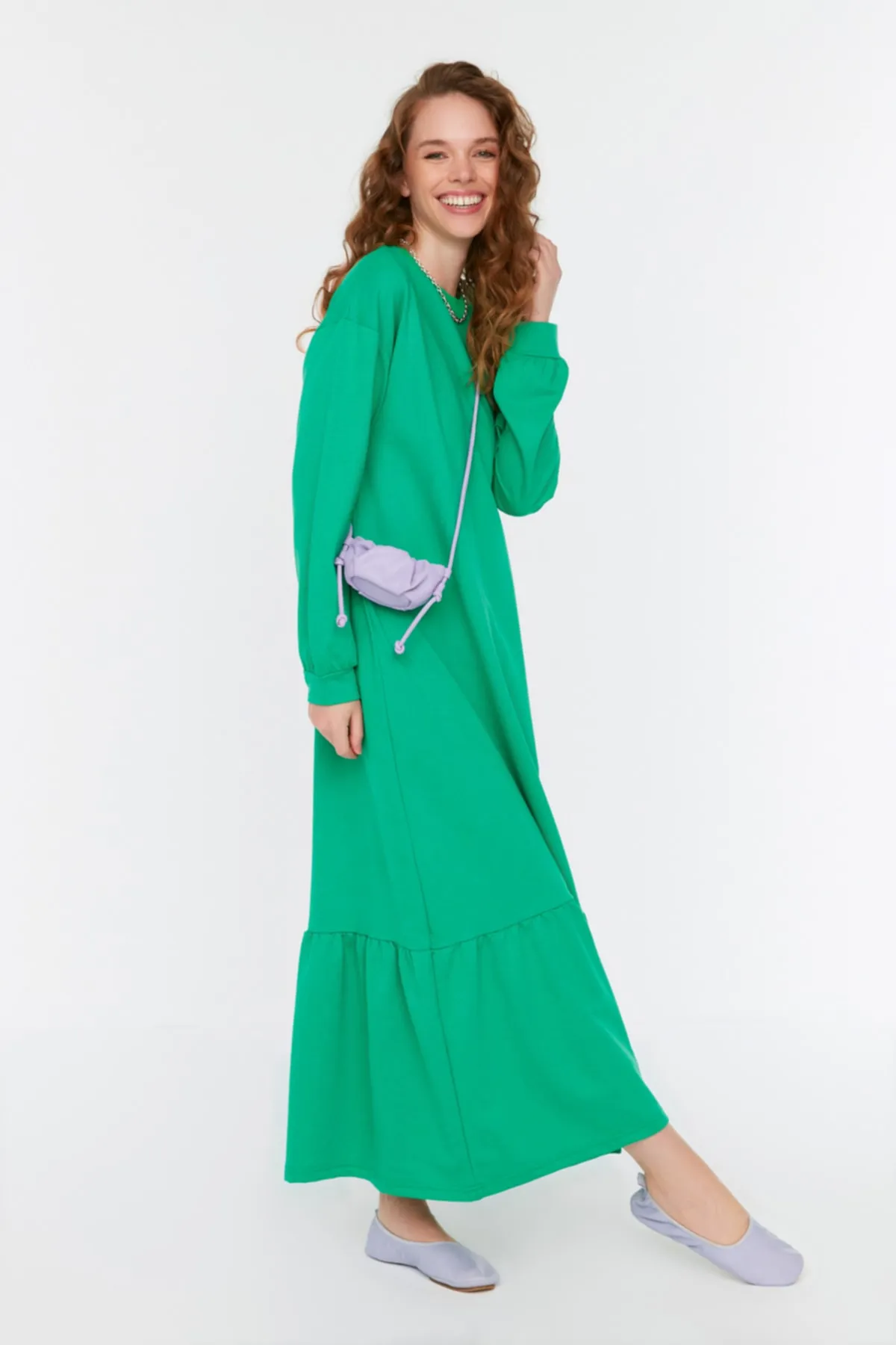 Trendyol Modest  Grünes Strickkleid mit Rundhalsausschnitt und Raffung TCTSS22EL00000