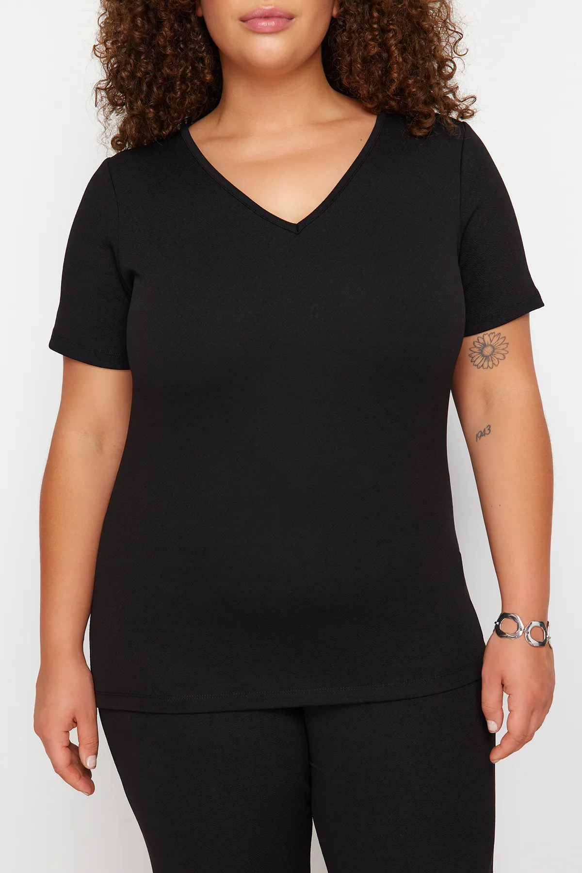 Trendyol Curve  Schwarzes Strickoberteil und Unterteil in großer Größe TBBSS24CP00007