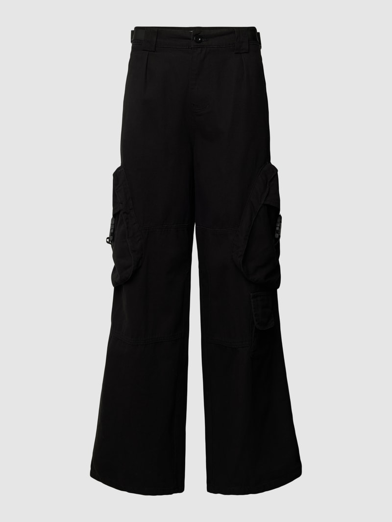 Cargohose mit großen Taschen in schwarz