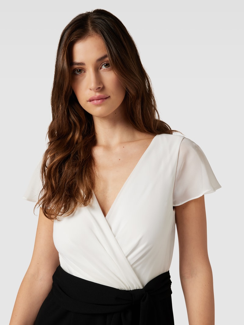 Jumpsuit mit Schmetterlingsärmeln in schwarz
