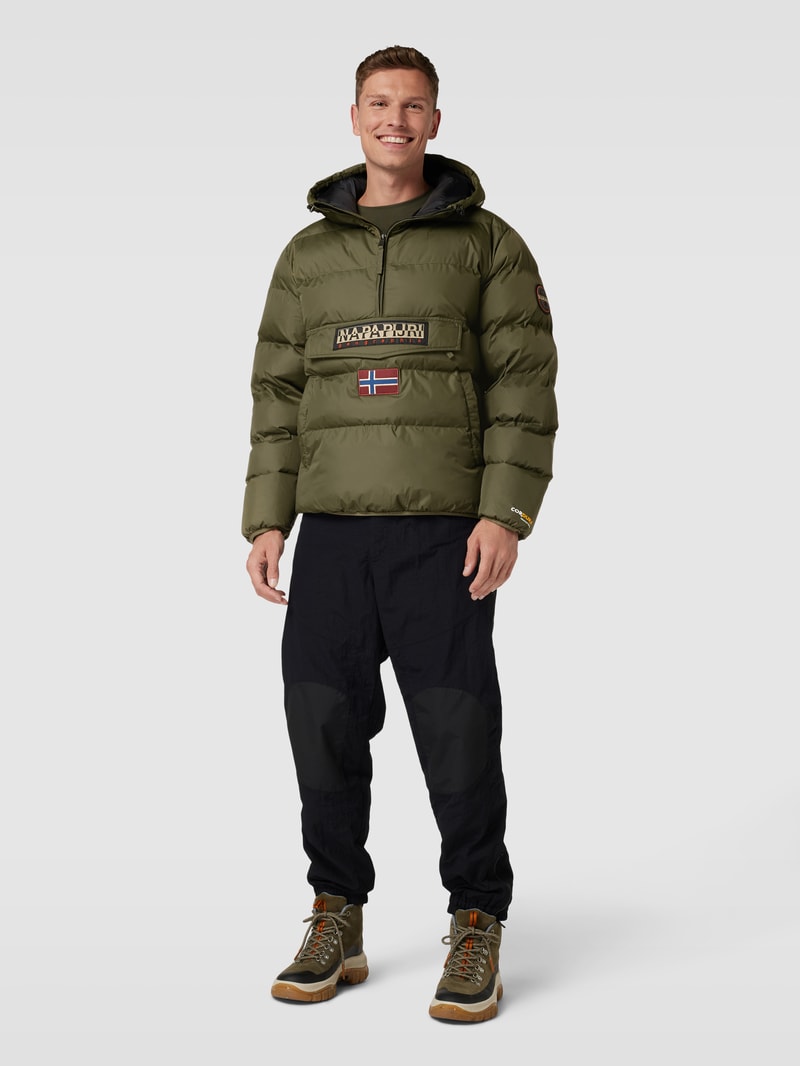 Steppjacke mit Kapuze in olivgrün