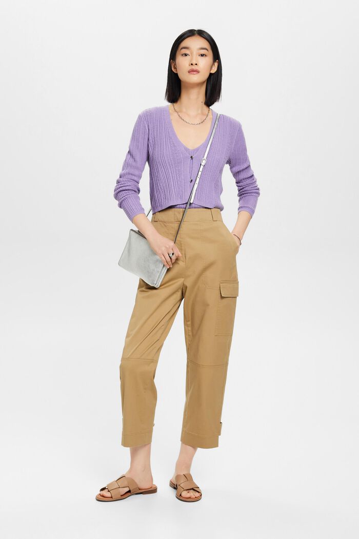 Verkürzter Cardigan mit Rippmuster