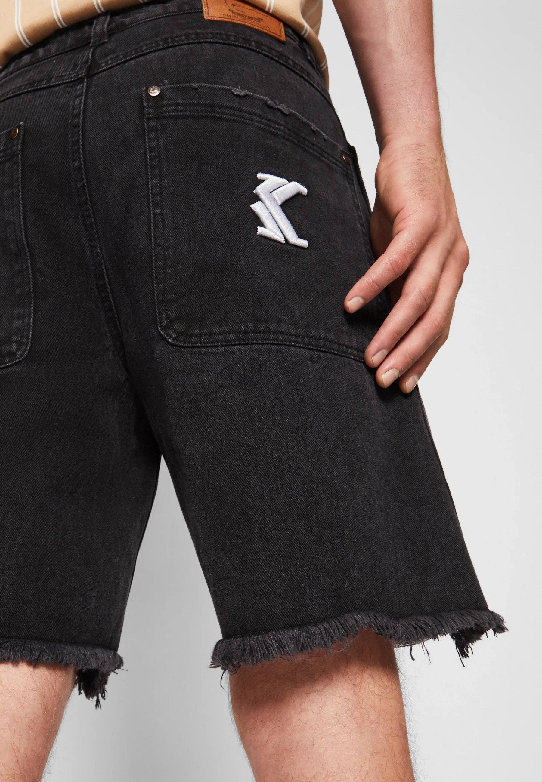 Karl Kani HEAVY DISTRESSED - Pantalones cortos vaqueros