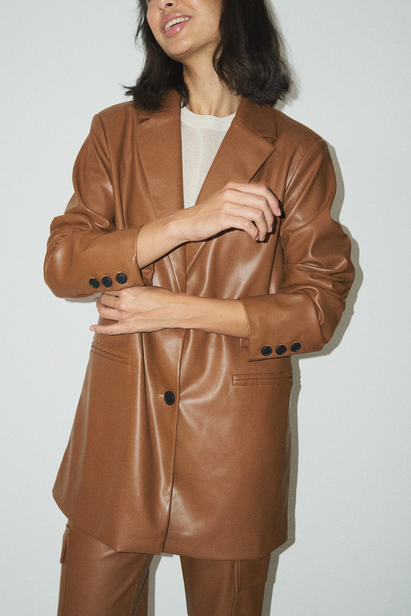 Taillierter Oversize-Blazer aus PU
