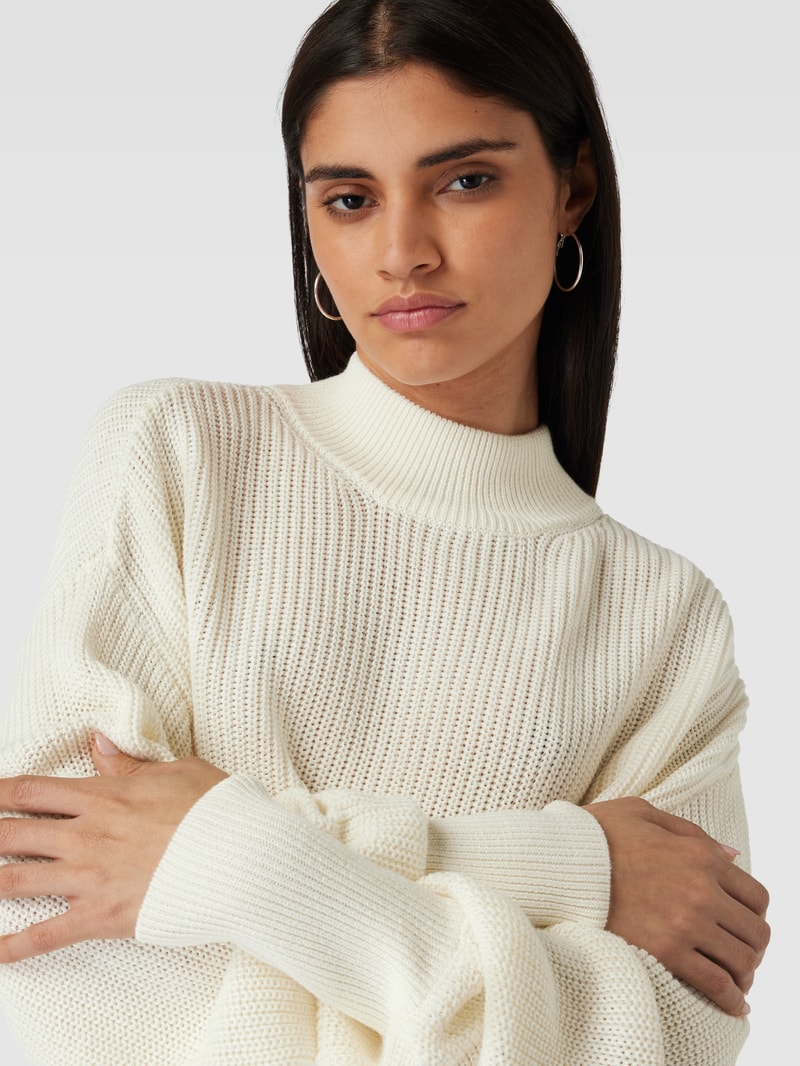 Strickpullover mit Stehkragen in offwhite