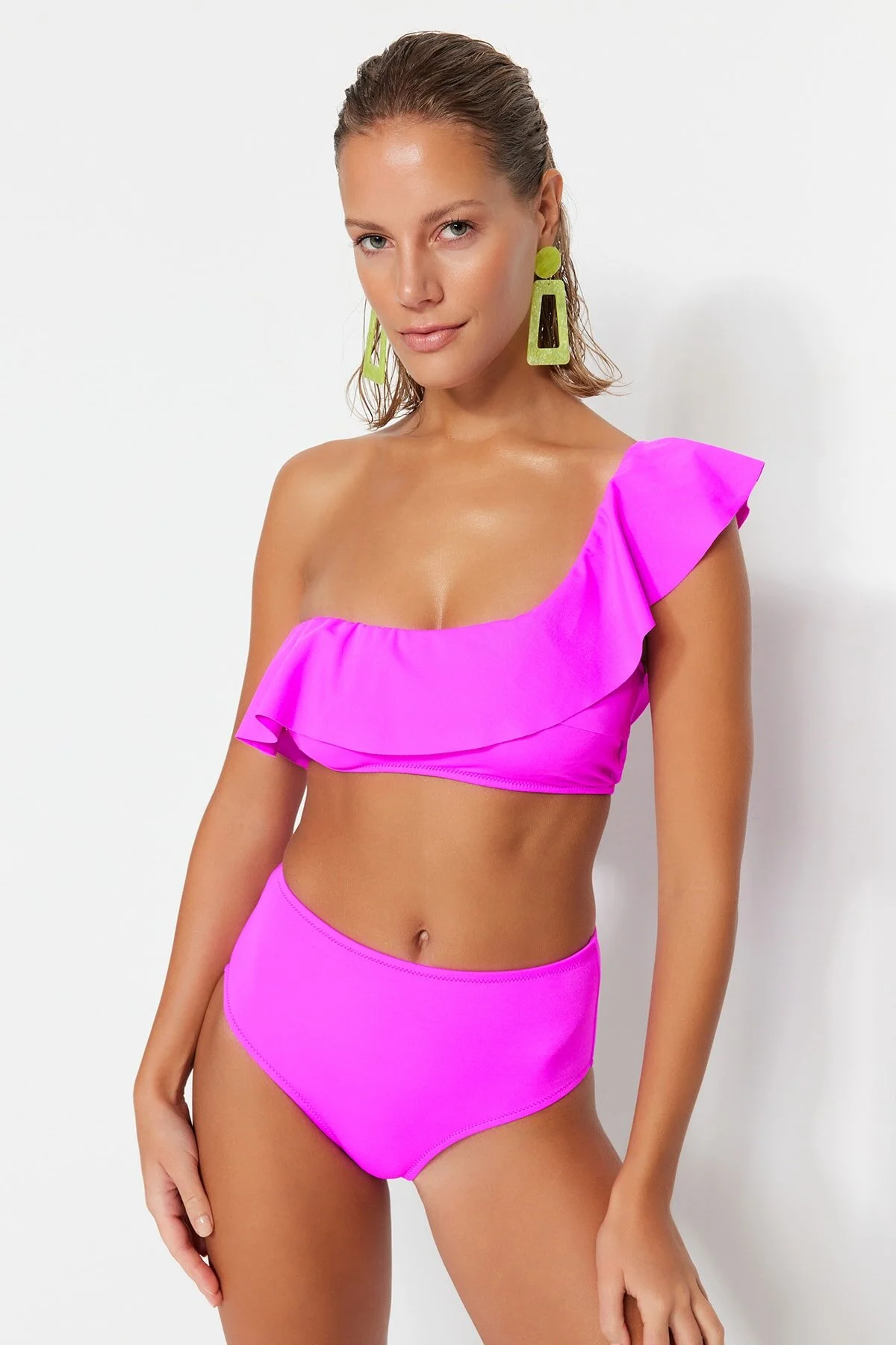 Trendyol Collection  Rosa One-Shoulder-Rüschen-Bikinioberteil TBESS21BU0039