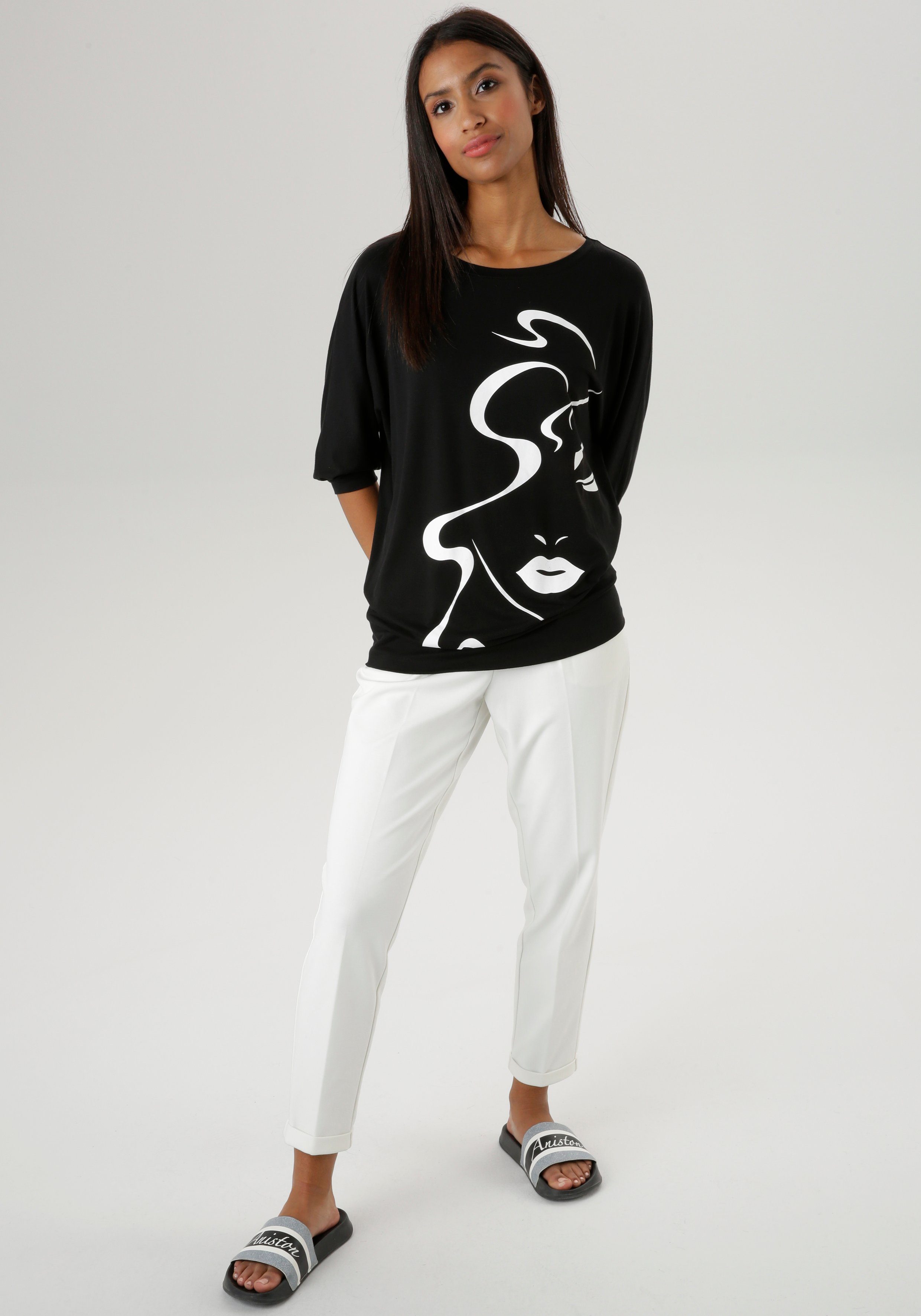 Aniston SELECTED Fledermausshirt mit abstraktem Gesichtsdruck - NEUE KOLLEKTION