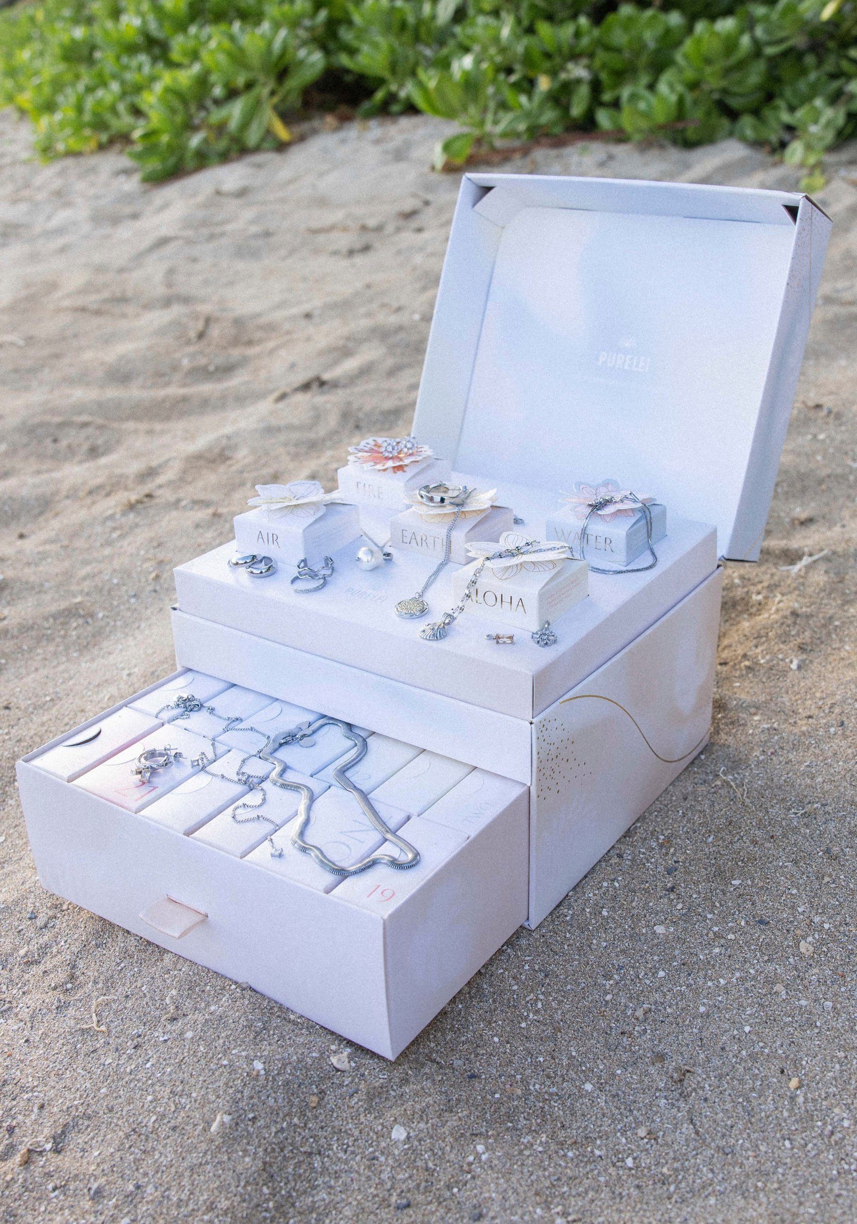 Purelei Schmuck-Adventskalender Schmuck Geschenk Adventskalender 2023, Anlass Geburtstag Weihnachten (Set, 24-tlg), mit Zirkonia (synth) und Süßwasserzuchtperlen