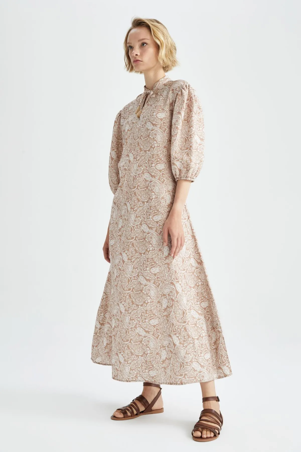 DeFacto  Maxikleid mit A-Linien-Kragen, Quasten und Ballonärmeln
