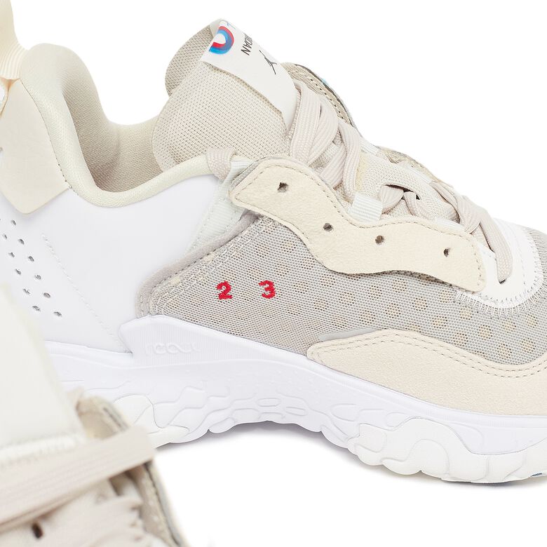JORDAN Wmns Jordan Delta 2 SE lt orewood brn/summit wht-atmosphere