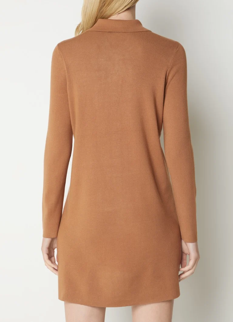 Rochie mini Phase Eight Azealia din tricot fin cu nasturi decorativi.