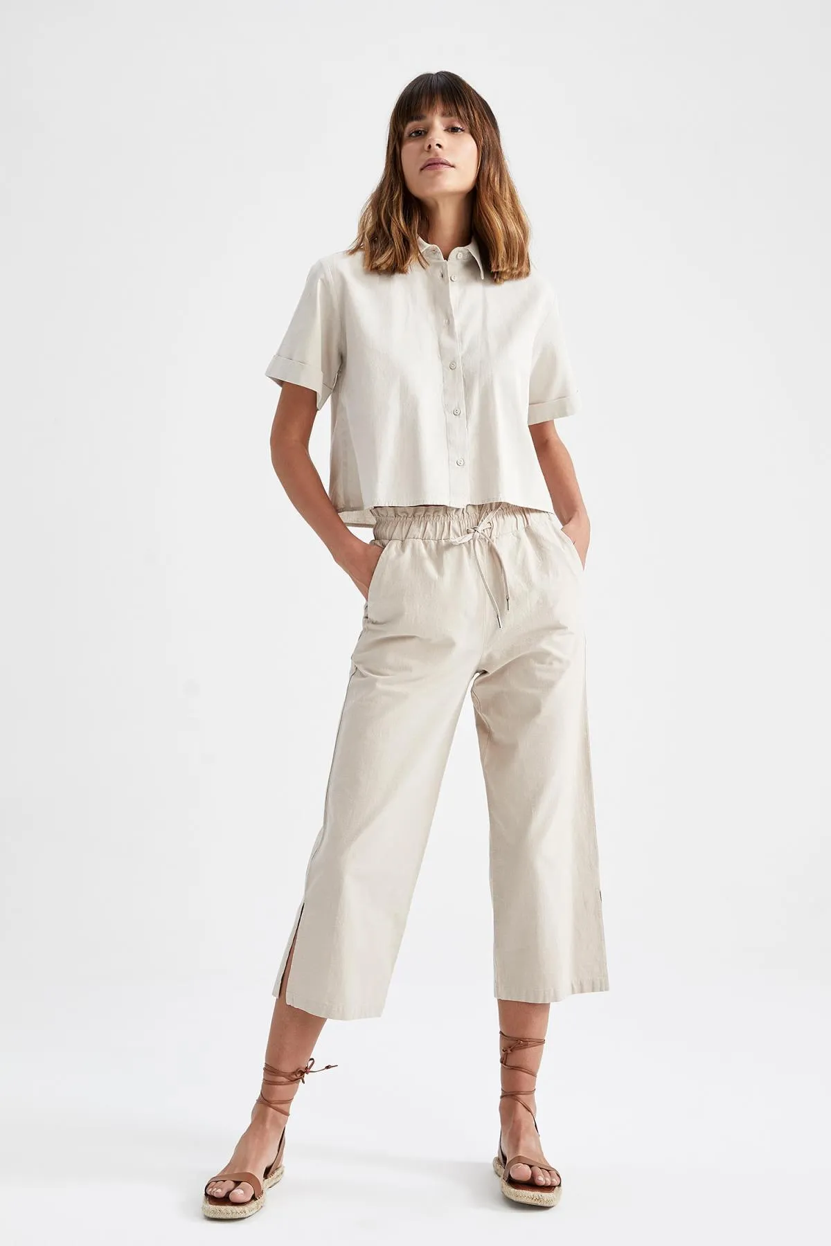 DeFacto  Capri-Hose in Leinenoptik aus 100 % Baumwolle mit breiten Beintaschen
