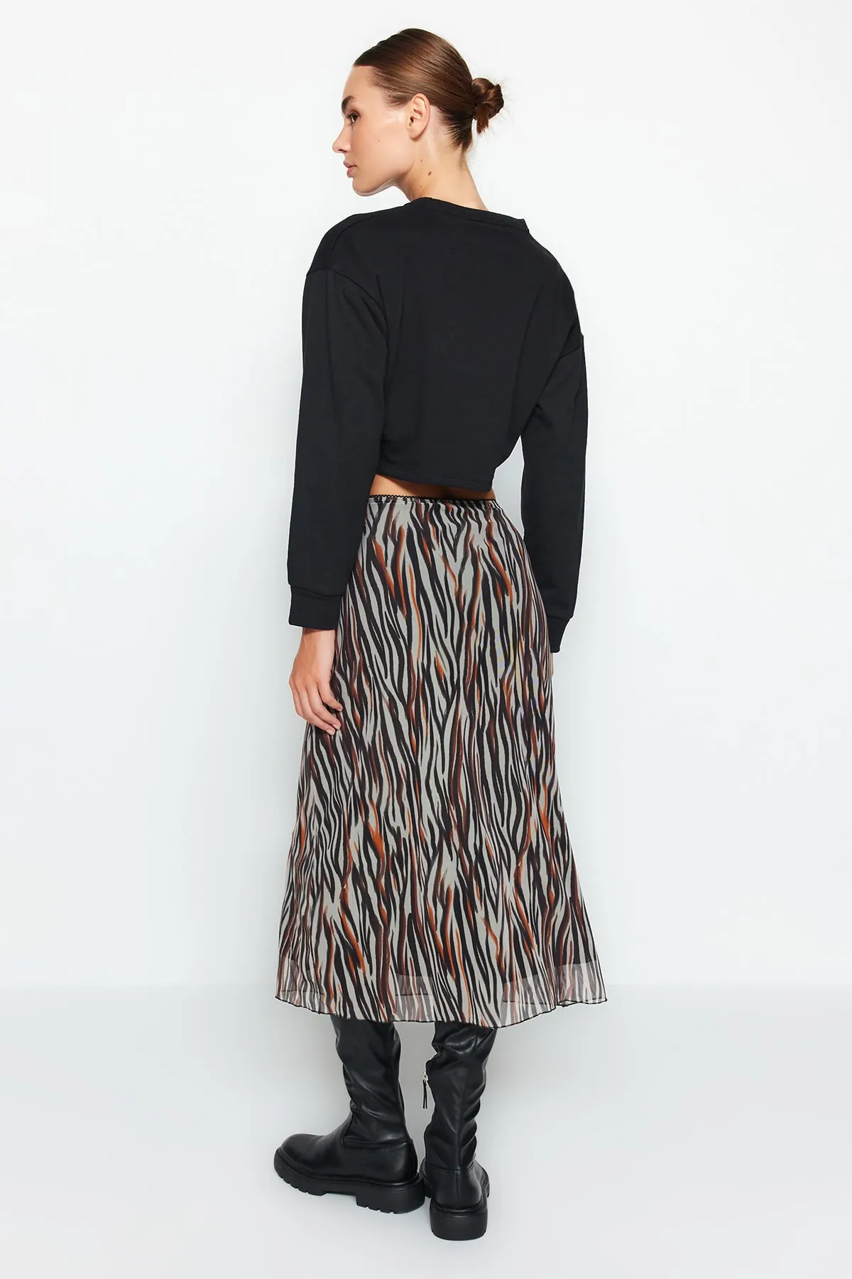 Trendyol Collection  Brauner bedruckter Midi-Strickrock aus gefüttertem Tüll mit elastischer Taille TWOAW24ET00006