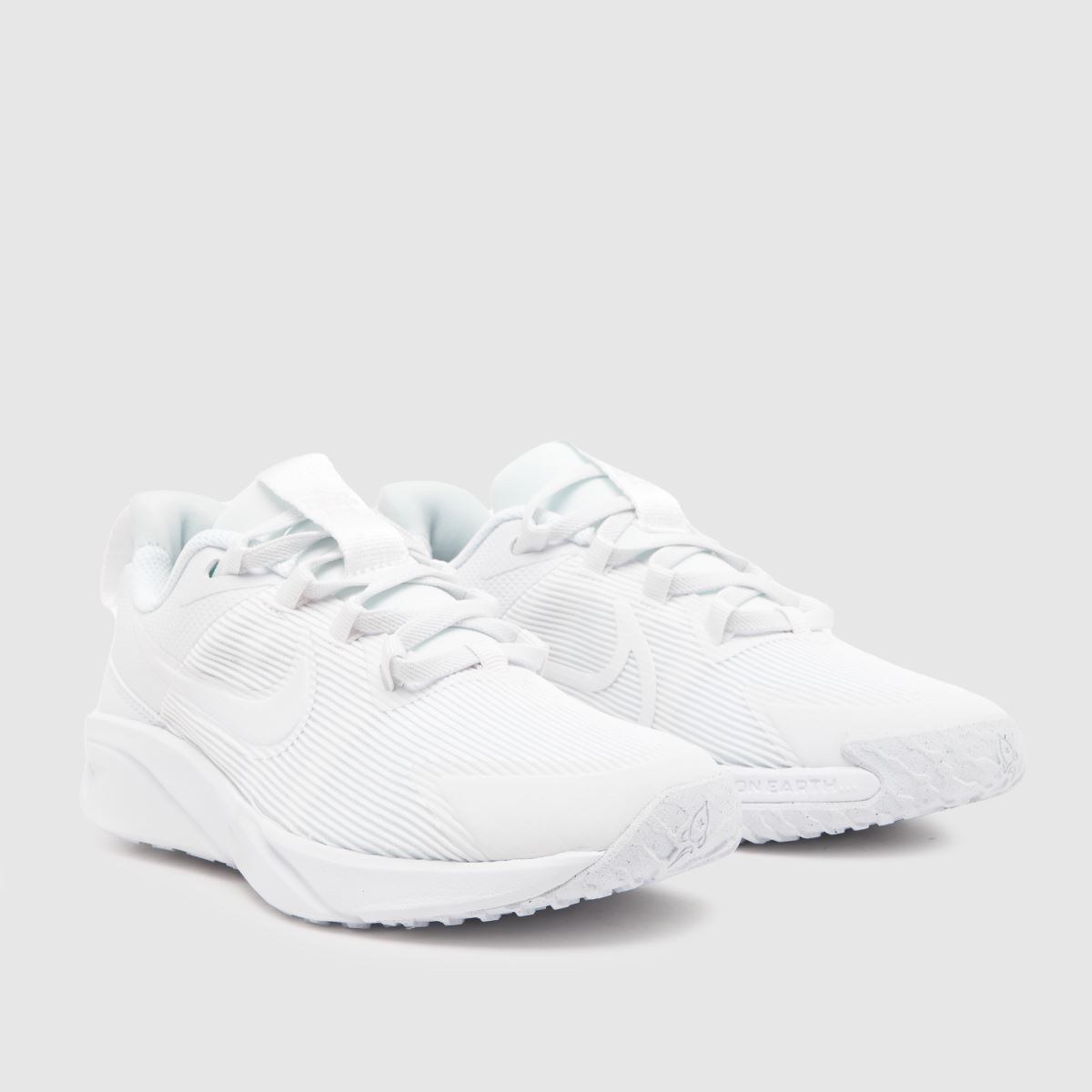 Otroški športni copati Nike Star Runner 4 v beli barvi