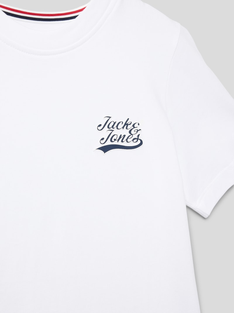 T-Shirt mit Label-Applikation in weiß