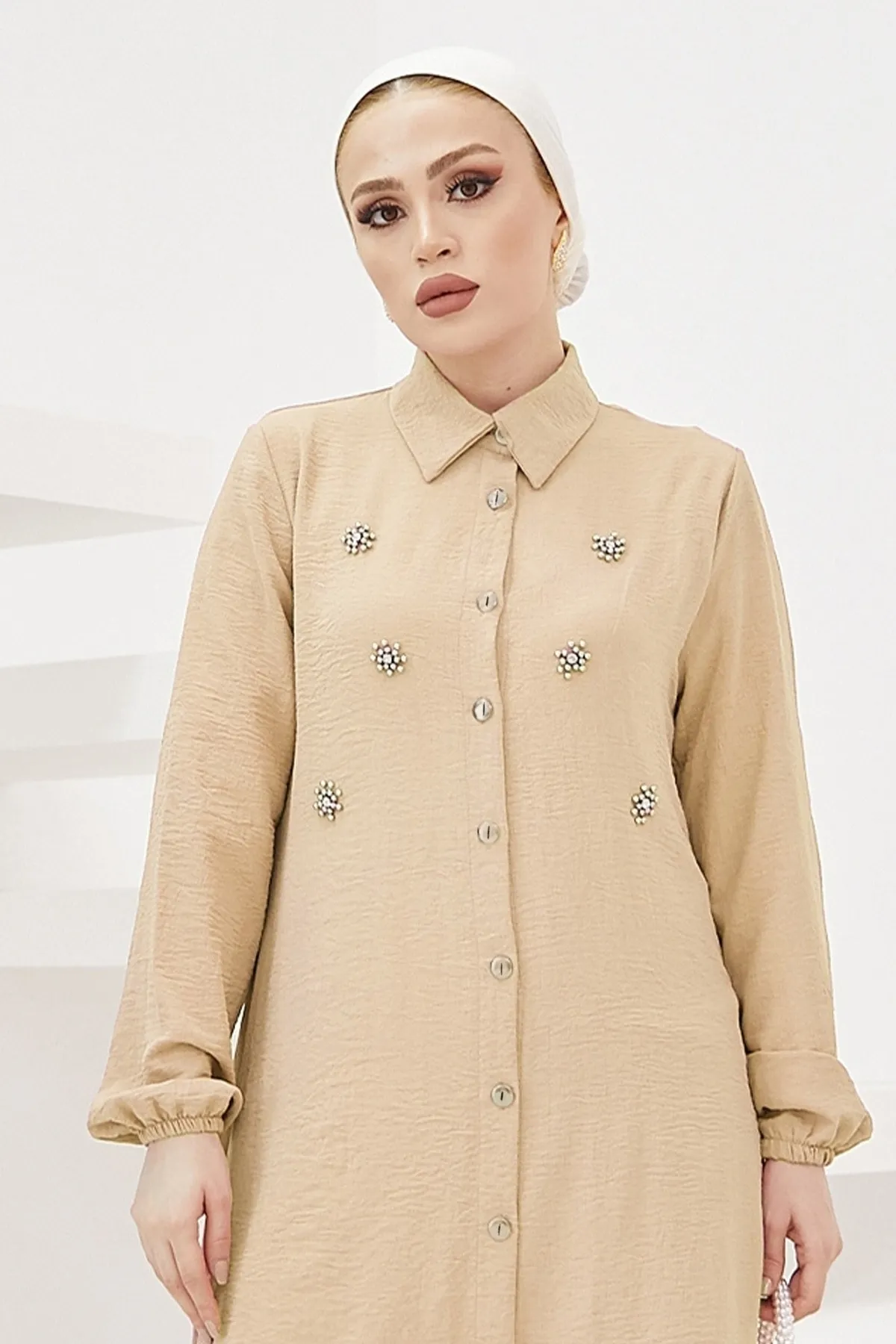 InStyle  Perlenbestickter Ayrobin-Doppelanzug – Beige