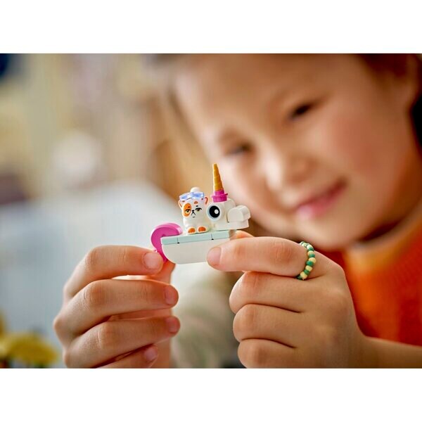 LEGO Friends 42658 Medenceparti Flamingóval és Unikornissal