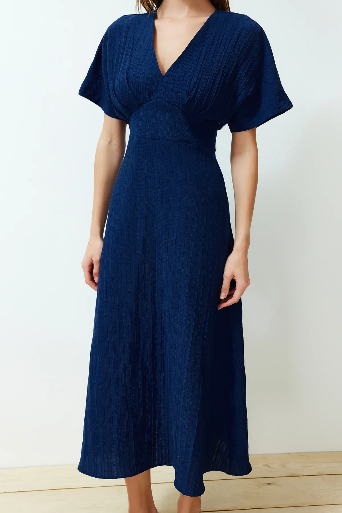 Trendyol Collection  Marineblaues gewebtes Maxikleid TWOSS24EL00620