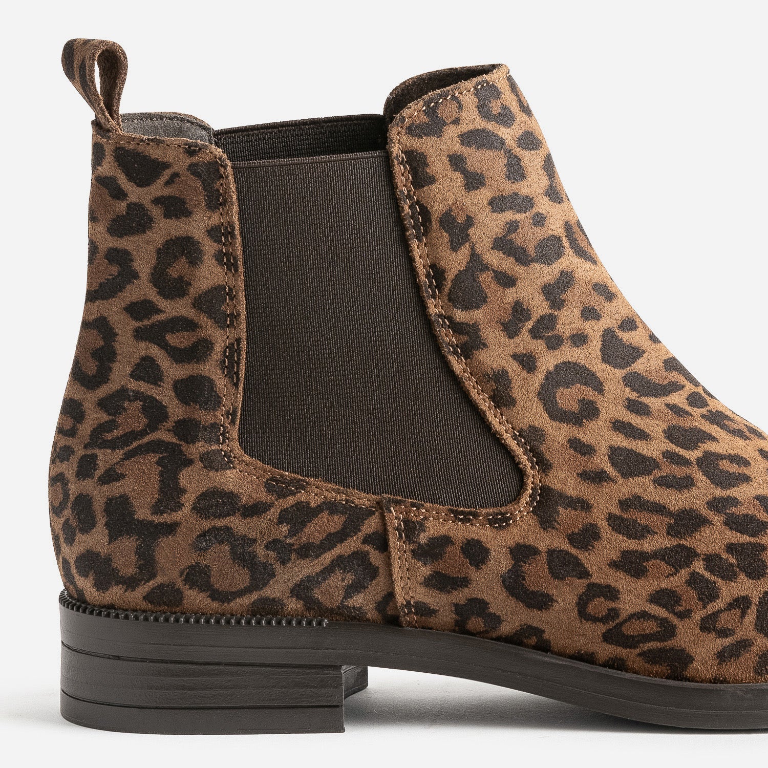 Chelsea boots camel éco-conçu cuir velours à motif léopard