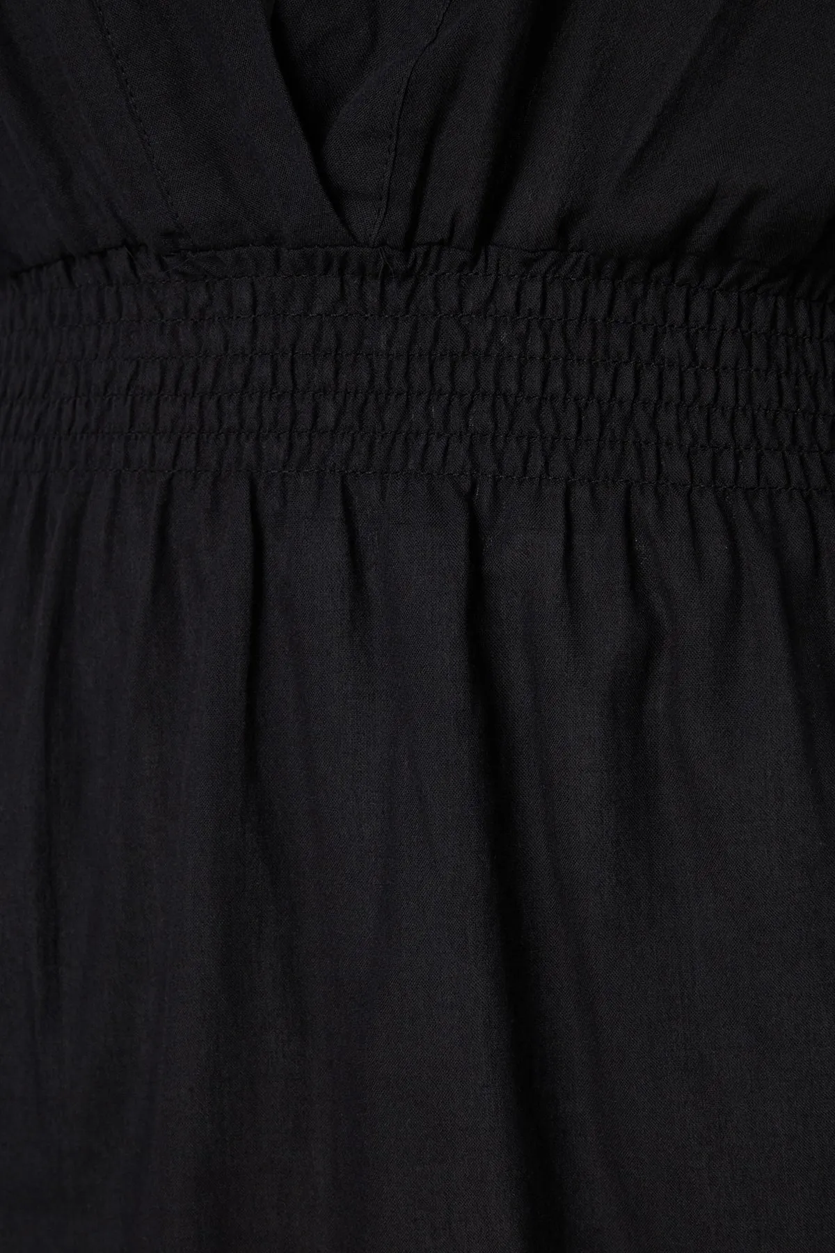 Trendyol Curve  Schwarzes zweireihiges Strandkleid mit gewebtem Kragen TBBSS23AH00164