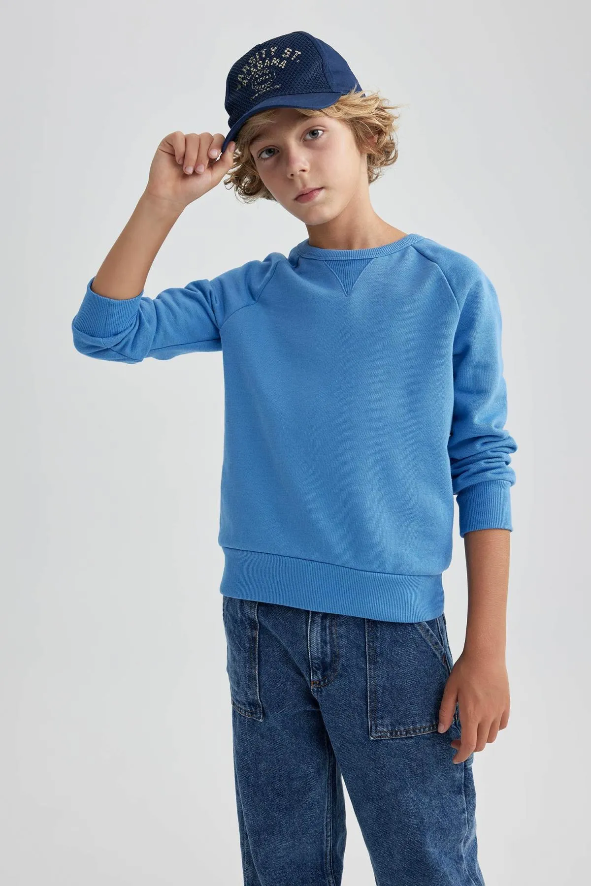 DeFacto  Dickes Sweatshirt-Sweatshirt mit normaler Passform und Rundhalsausschnitt für Jungen