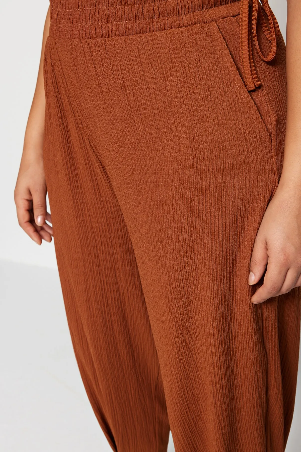 Trendyol Curve  Tile Carrot Fit-Strickhose mit elastischem Bund TBBSS23AR00002