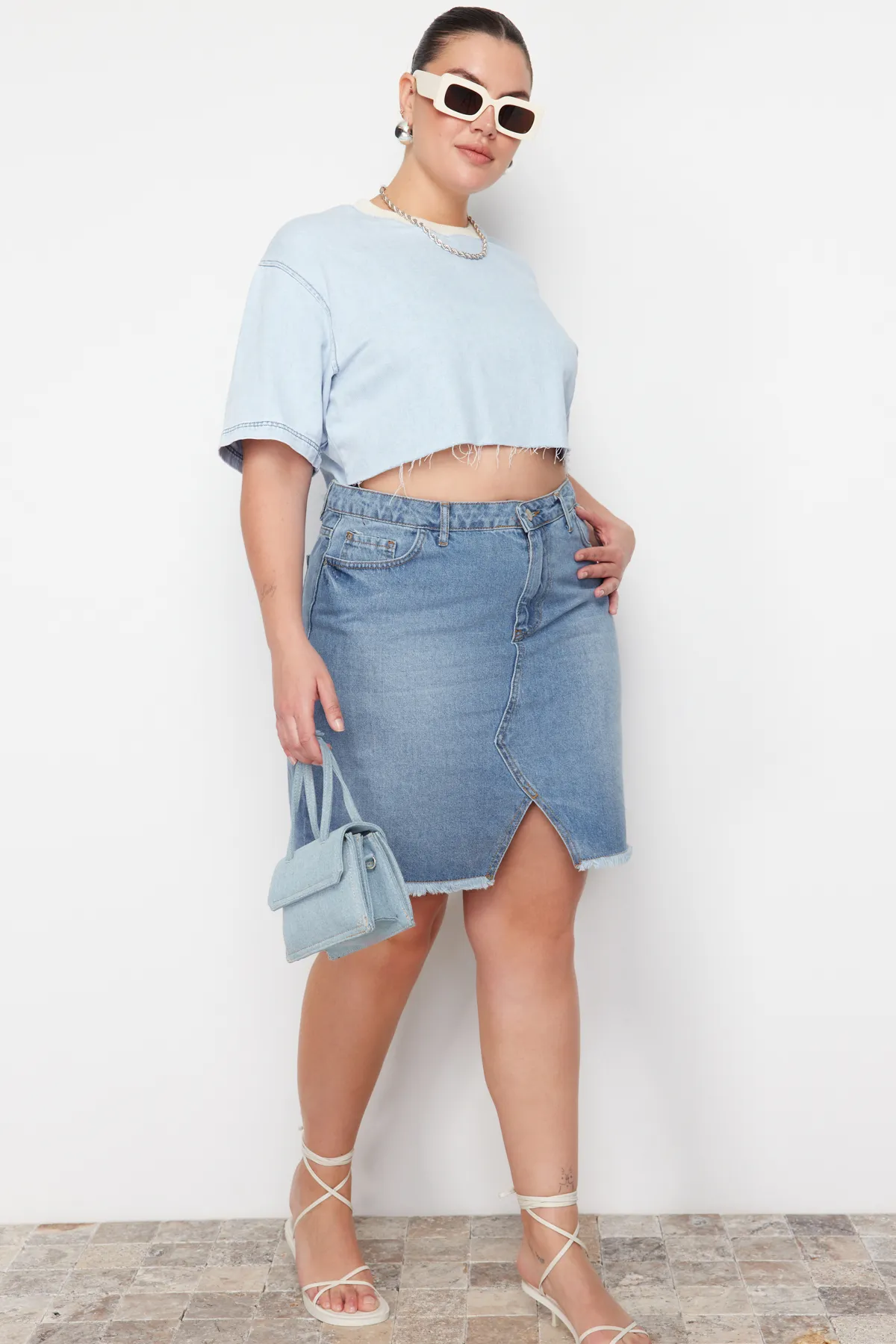 Trendyol Curve  Hellblauer Bleistift-Jeansrock mit hoher Taille TBSSS23AZ00006