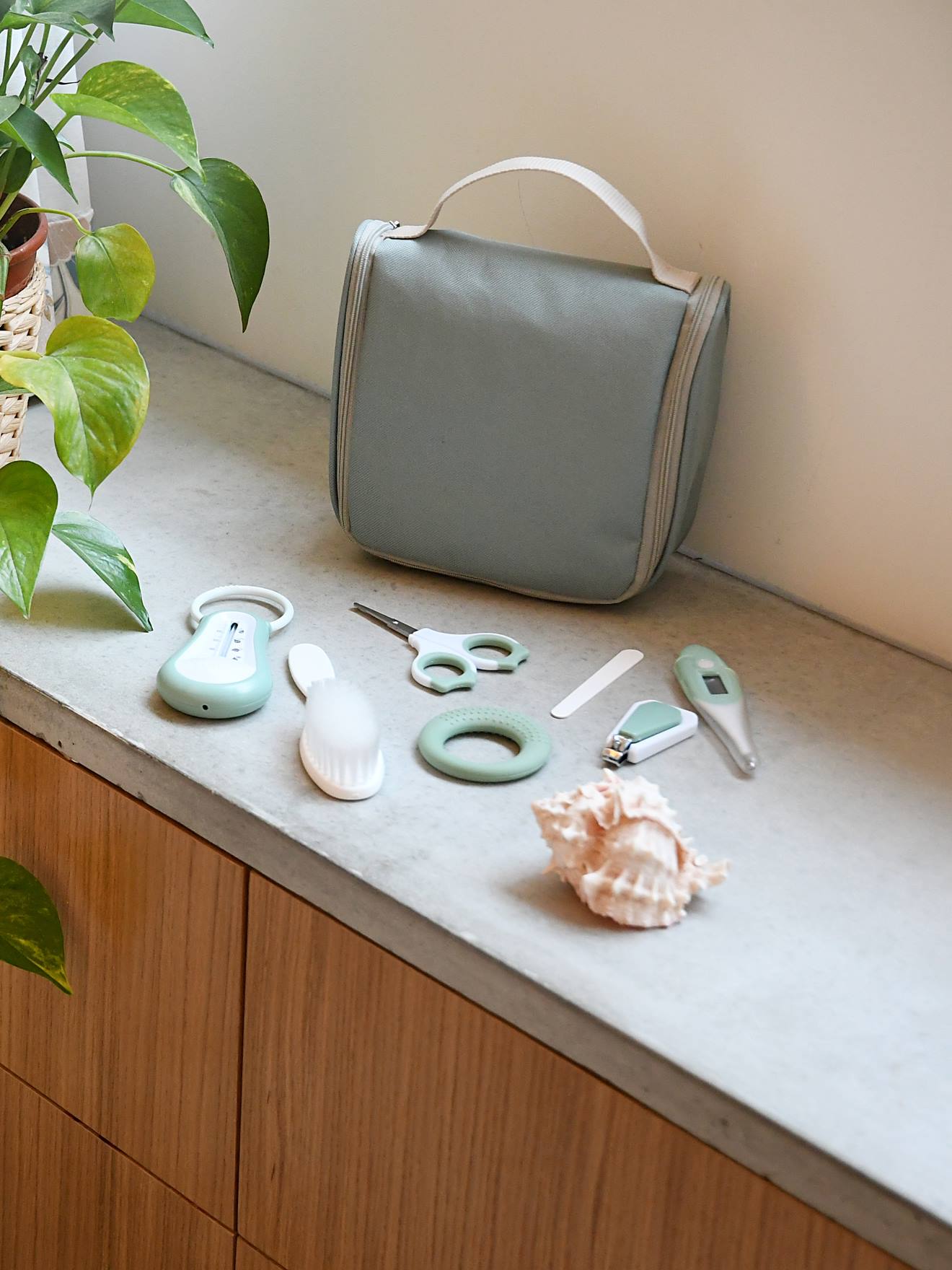 Trousse de toilette nomade 9 accessoires BEABA green blue